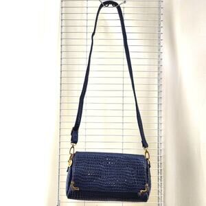 Elegant Blue Crocodile-Patterned Shoulder Bag Gold Hardware Spacious & Stylish